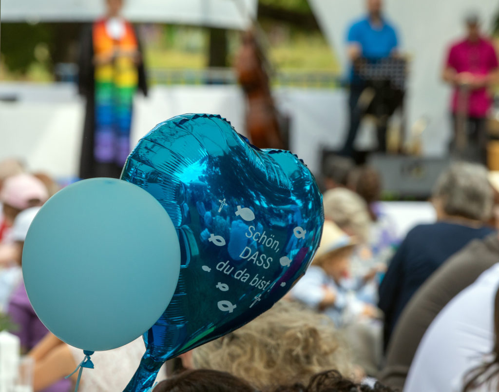 2 blaue Luftballons